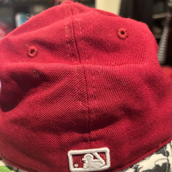 A baseball cap fitted - Picture 3 of 3